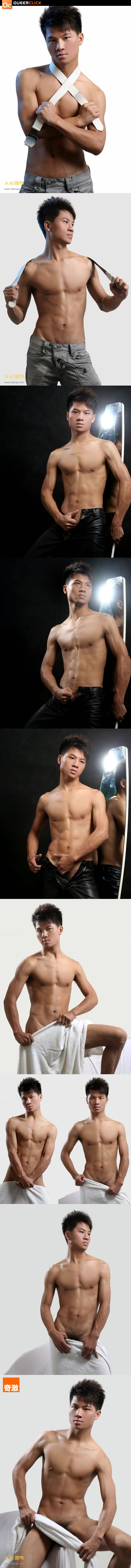 網路美男的裸體傾情