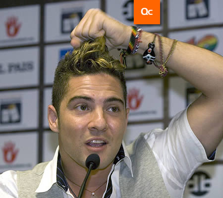 El cantante David Bisbal durante la rueda de prensa que ha ofrecido hoy, martes, en Roquetas de Mar (Almería).