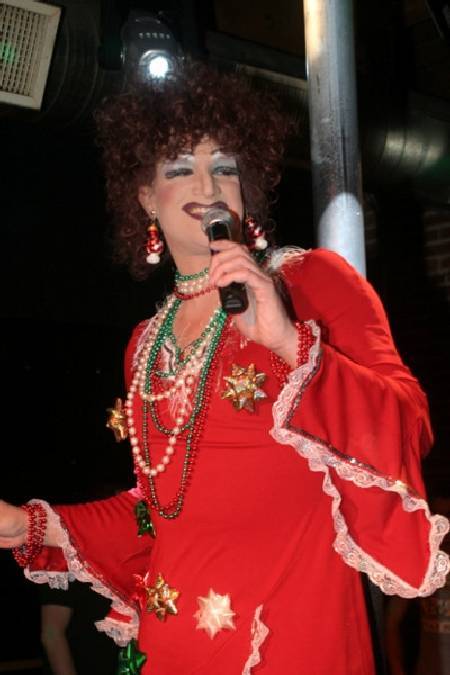 Holiday Mom Sings