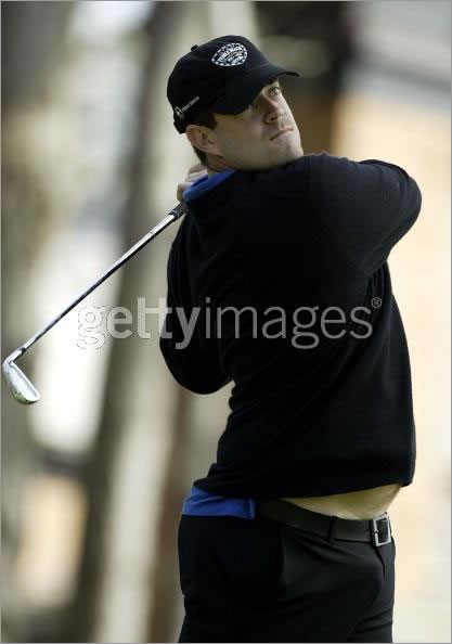Carson Daly packs a huge bulge!