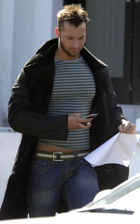 Ian Thorpe's black nails