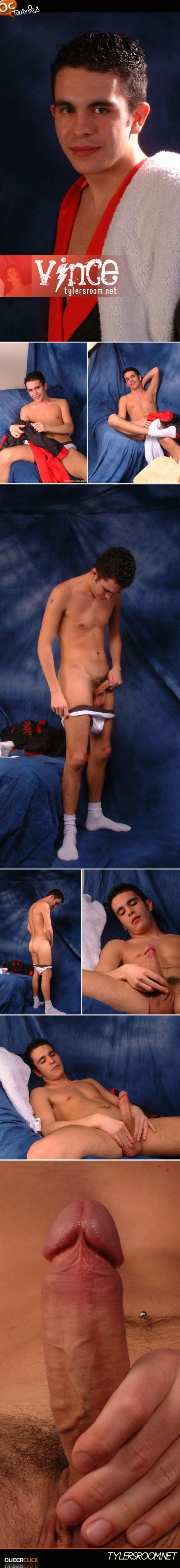 gay twink enjoys nudity
