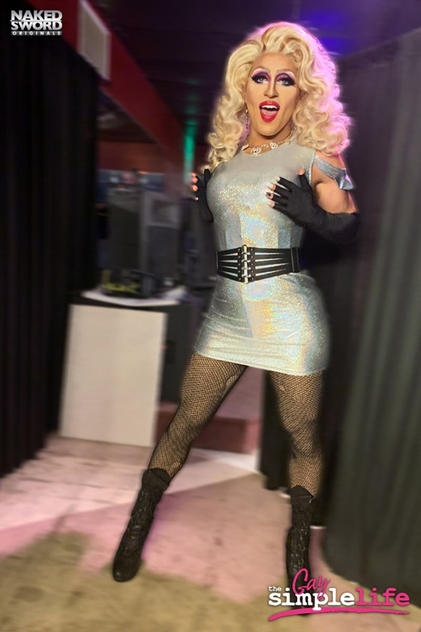 Who is Hotter In Drag? Is it Josh Moore or Calvin Banks?