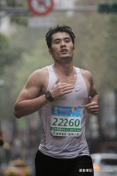 sexy-runner-131220-4.jpg