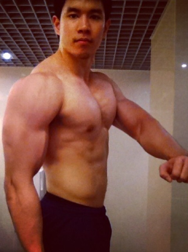 muscle-hunk-20140129.jpg
