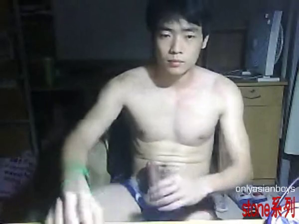 Chinese-Guy-Wanking-on-Cam-140403-03.png