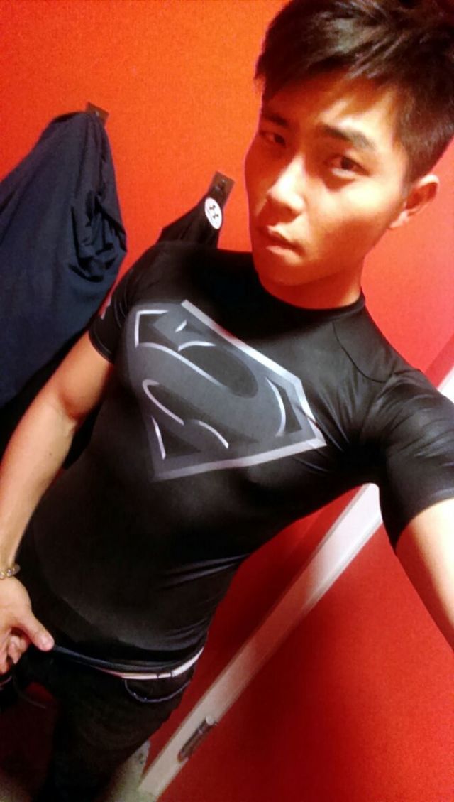 naked-asian-superman-140407-01.jpg
