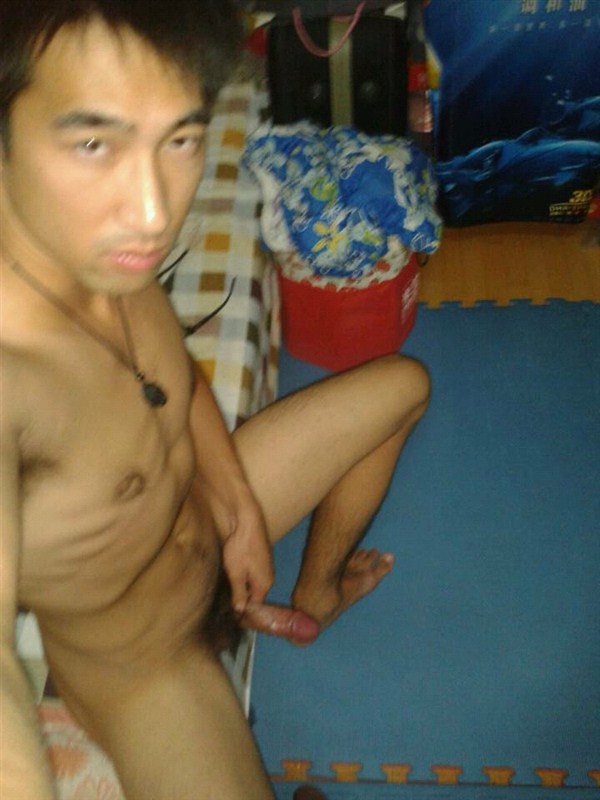 naked-selfie-140504-10.jpg