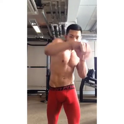 muscle-hunk-140819-02.png