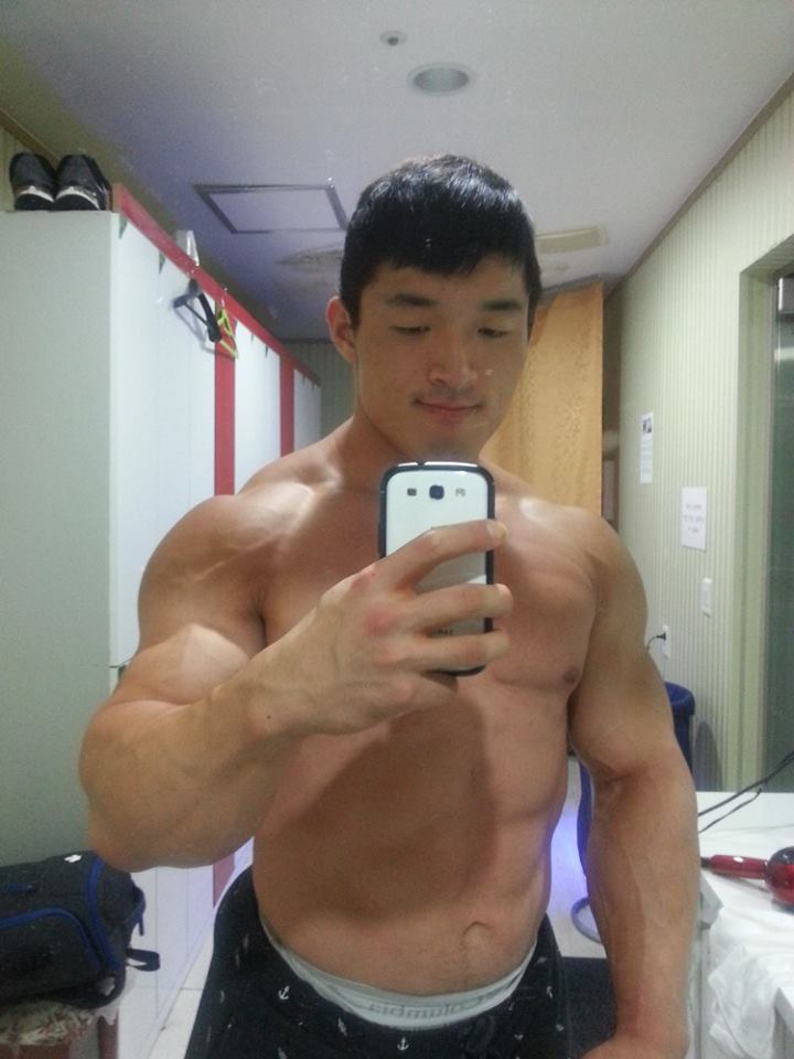 muscle-hunk-20141117.jpg