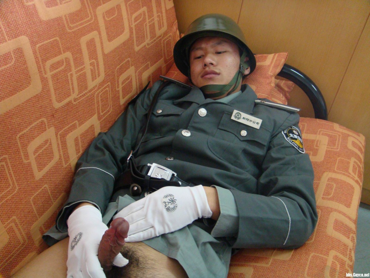 chinese-security-guard-150113-1.jpg