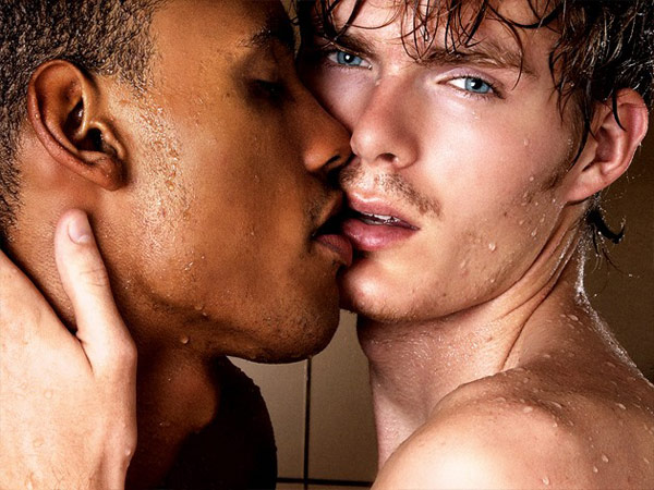 gay_kiss.jpg