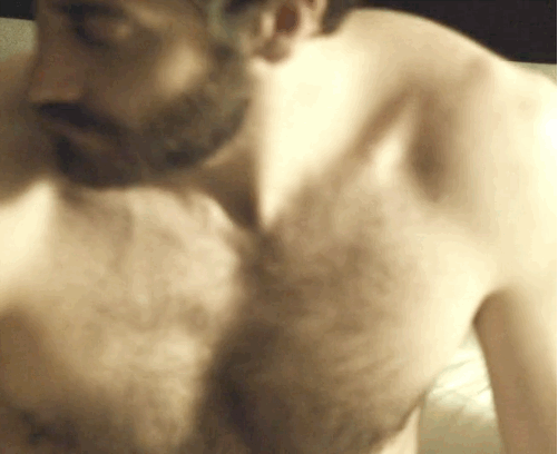 qHas Jake Gyllenhaal's Hairy Chest Been Outlawed By Hollywood Producers?