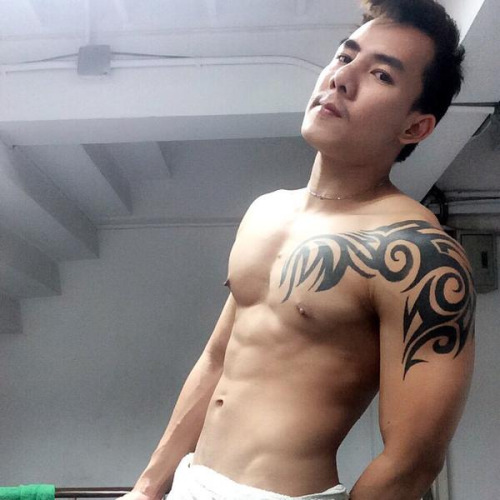 tatted-hunk-151125-4