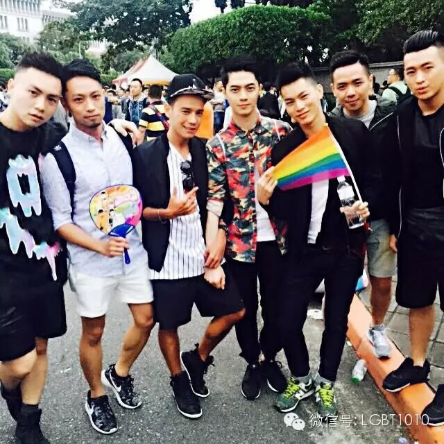 hot-taiwanese-gay-couple-201512-14