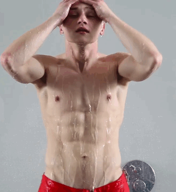 qc-exposed-celeb-ben_hardy-exposed_penis_on_stage-collage04