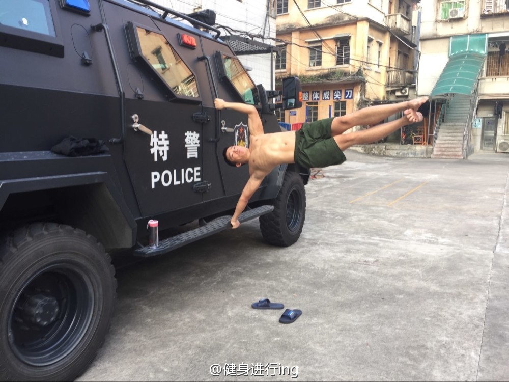 chinese-policeman-160131-4