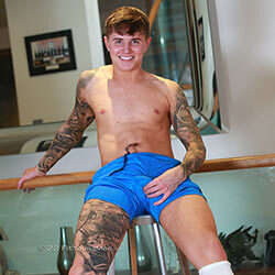 englishlads-finn-loftus-pumps-his-tight-hole-with-anal-beads-00_tn
