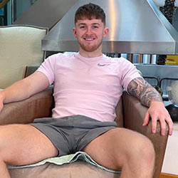 englishlads-romeo-tilling-young-straight-footballer-shows-off-his-fit-body-00_tn