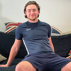 englishlads-jace-king-young-straight-footballer-wanks-his-uncut-cock-00_tn
