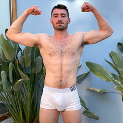 englishlads-milo-fitzroy-hairy-young-muscular-hunk-wanks-his-big-uncut-cock-00_tn