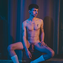 themalemuse-adrian-v-illuminated-00_tn