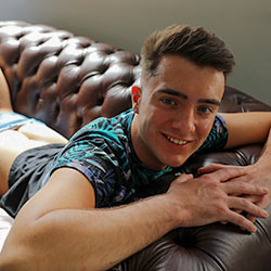 bentleyrace-luke-oakley-cute-new-mate-00_tn