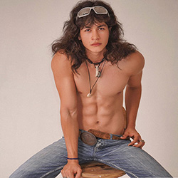 flirt4free-lev-metal-th