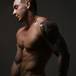 flirt4free-sam-momoa-th
