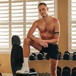 corbinfisher-nico-works-out-00_tn