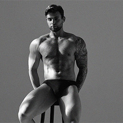 flirt4free-wayne-miller-th