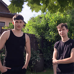 czechhunter-795-outdoor-threesome-preview-00_tn