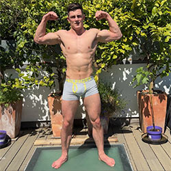 englishlads-tristan-grey-ripped-and-muscular-stud-tristan-wanks-his-rock-hard-uncut-cock-in-the-sun-00_tn