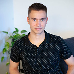 William Higgins: Tomas Dolnak williamhiggins-tomas-dolnak-th