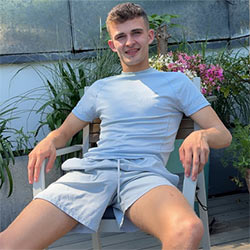 English Lads: Seb Butler - Straight Young and Lean Seb Wanks his Uncut Cock Outside englishlads-seb-butler-straight-young-and-lean-seb-wanks-his-uncut-cock-outside-00_tn