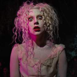 gagadeaddancevideo_tn2