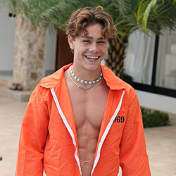 flirt4free-spencer-roth-th