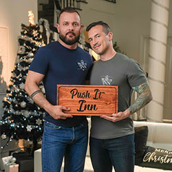 falconstudios-sir-peter-fucks-derek-kage-bareback-bred-and-breakfast-push-it-inn-00_tn