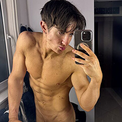 Flirt4Free: Christian Levine flirt4free-foty-christian-levine-th