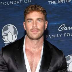 QueerClicks: The Fittest Man in Ireland, Netherlands’ First Gay Prime Minister, Zane Phillips Manspreads, and More Clicks queerclicks-feb-27-2026_tn
