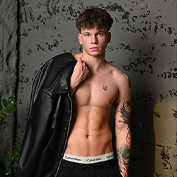 flirt4free-knox-savage-th