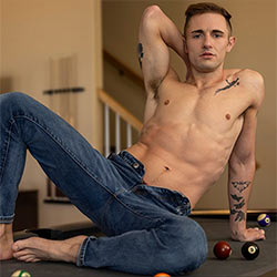corbinfisher-calvin-3-introduction-calvin-cues-up-00_tn