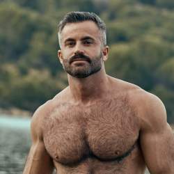 QueerClicks: 250 Years of LGBTQ Icons, OMG Pride Soundtrack, Seoul Pride, Fran Tomas Serves Beach Body, and More Clicks queerclicks-june-19-2026_tn