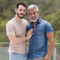 Men.com: Marcelo Caiazzo Tops Ricky Hard - “Sir Peter's - The Bachelor Weekend” Pt. 1 mencom-marcelo-caiazzo-fucks-ricky-hard-bareback-the-bachelor-weekend-part-1-00_tn